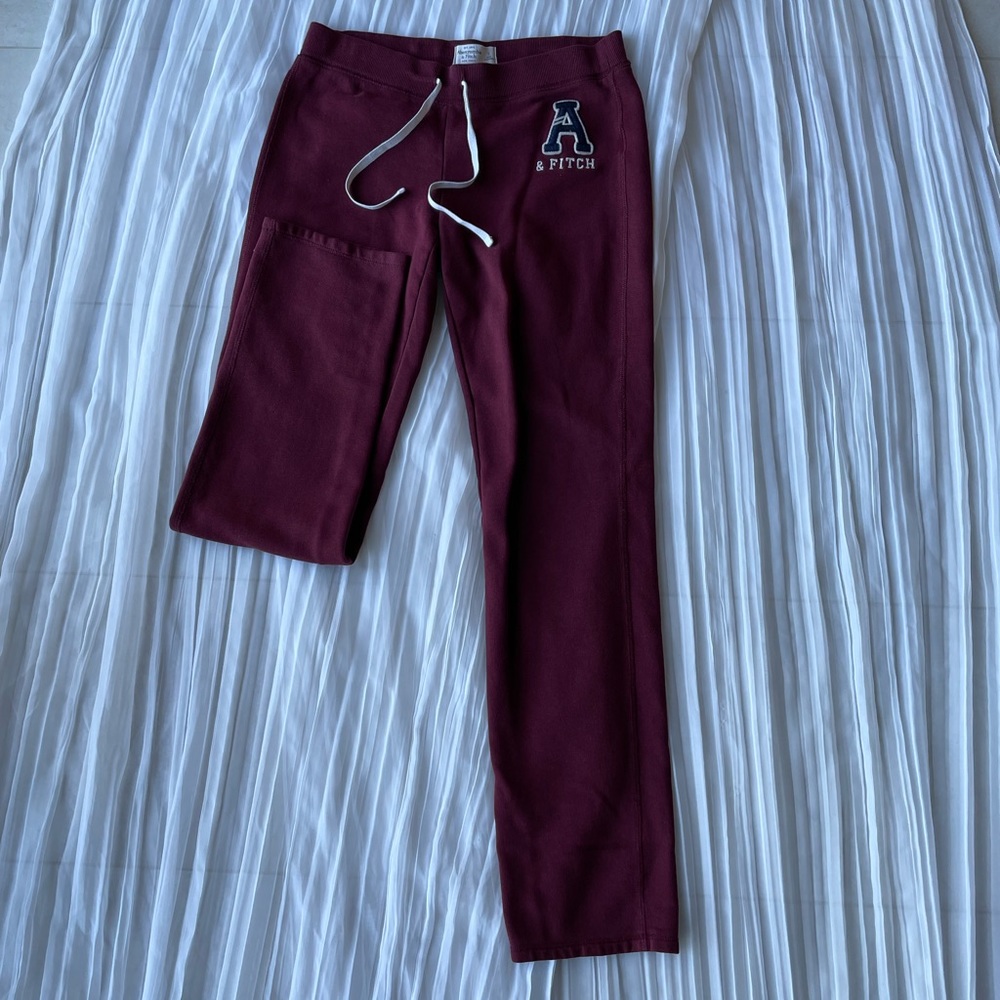 Abercrombie & Fitch burgundy sweat pants in women’s small